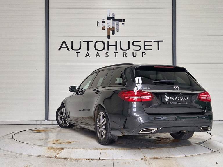 Mercedes C300 2,0 AMG Line Night Edition stc. aut.