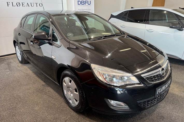 Sort Opel Astra fra 2010