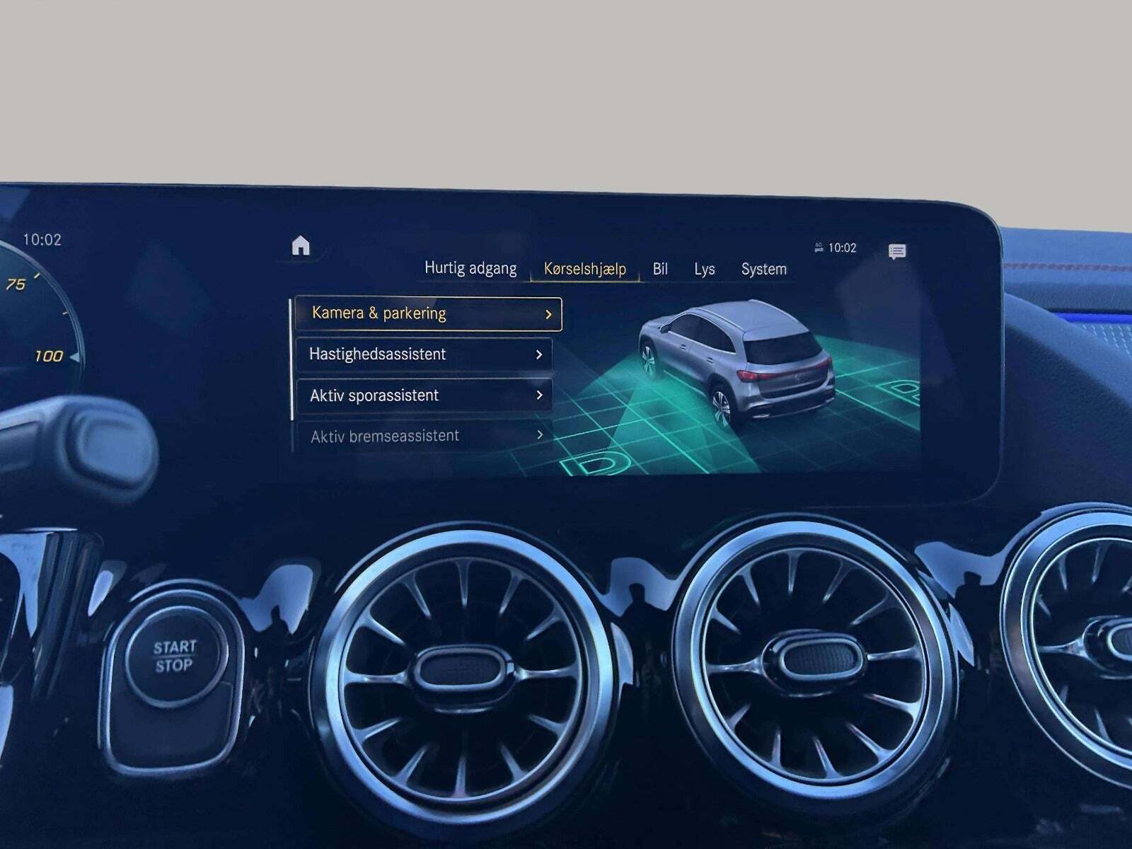 Grå Mercedes EQA250 fra 2023
