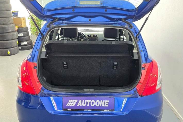 Blå Suzuki Swift fra 2016