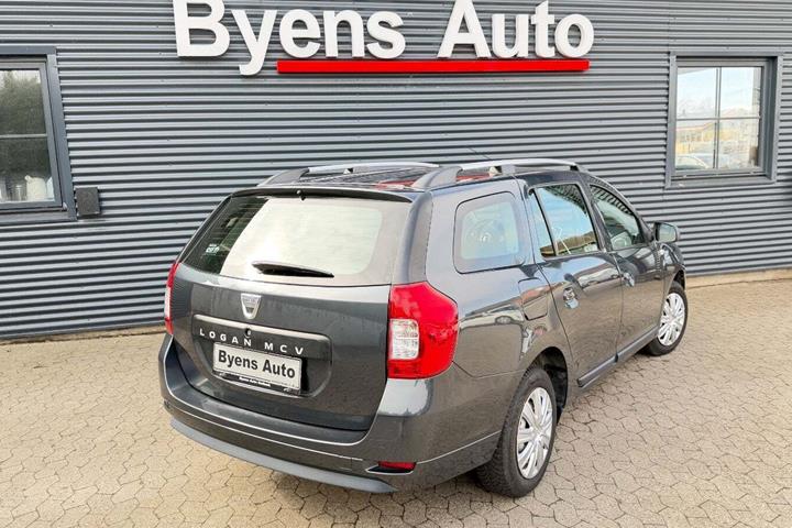 Grå Dacia Logan fra 2016