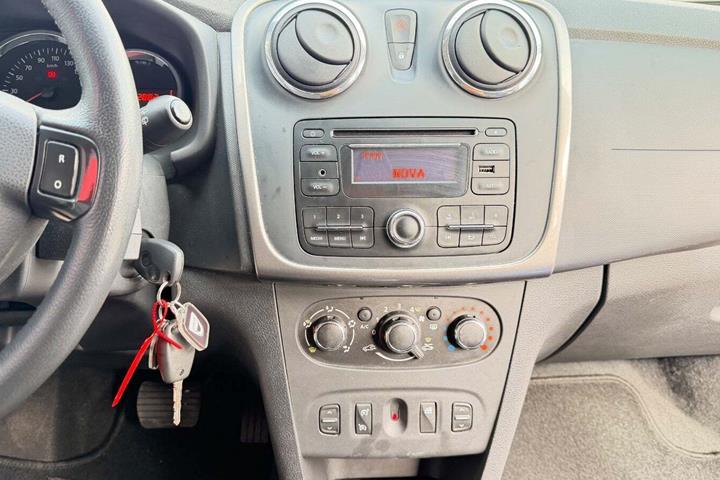 Grå Dacia Logan fra 2016