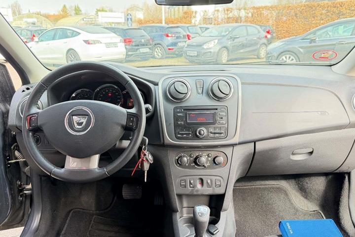 Grå Dacia Logan fra 2016