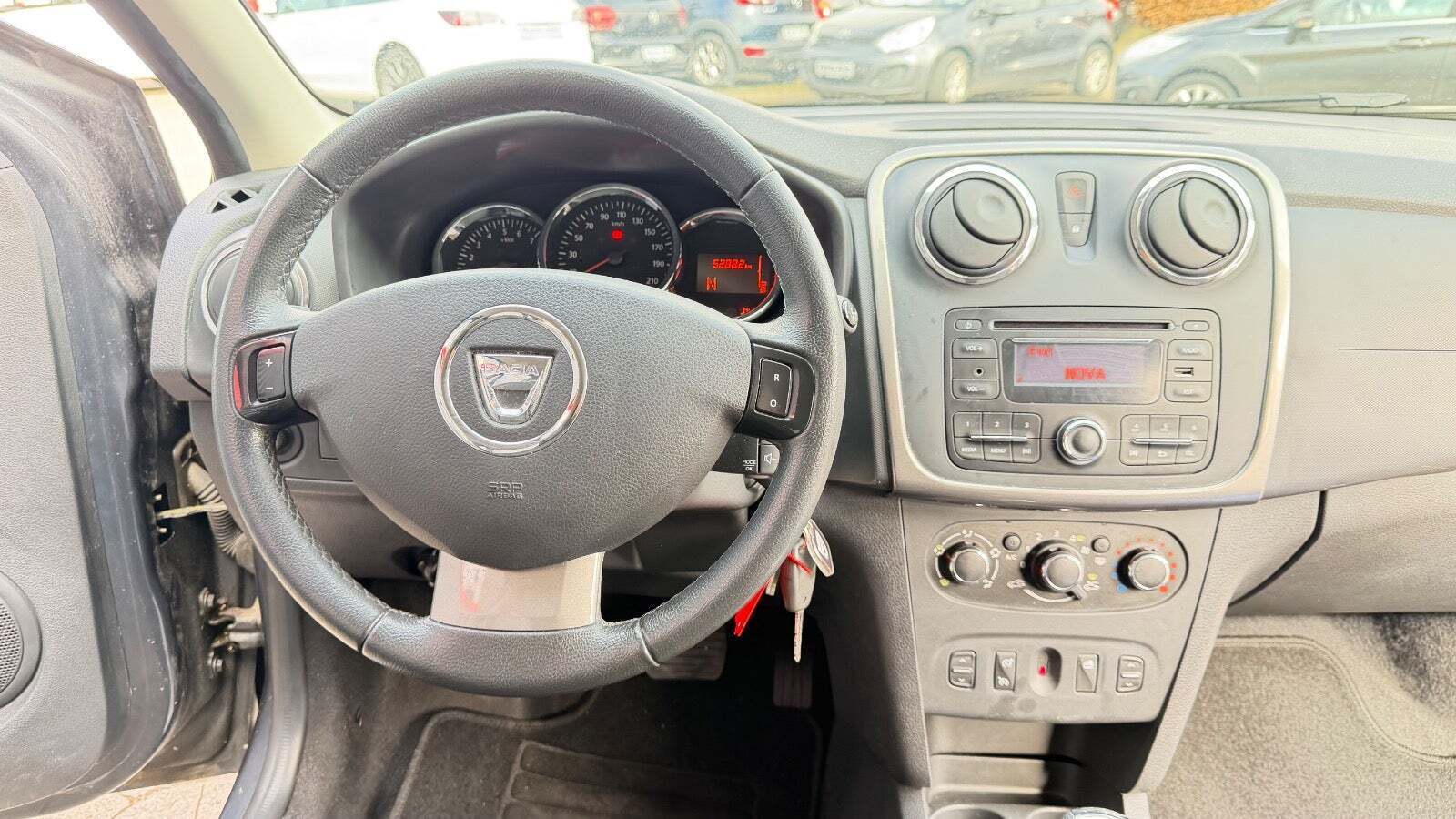 Grå Dacia Logan fra 2016