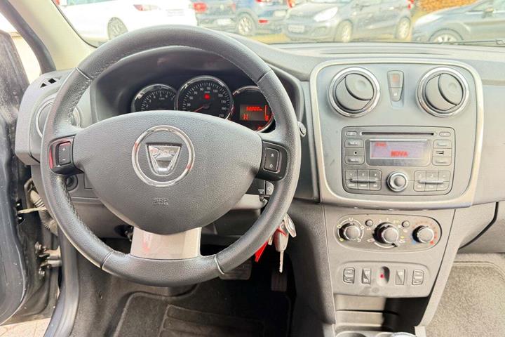 Grå Dacia Logan fra 2016