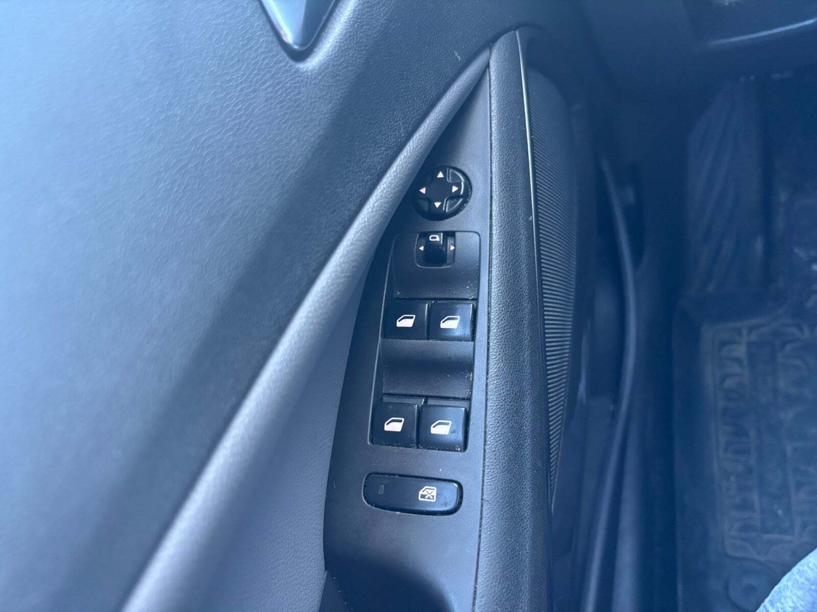 Grå Opel Crossland X fra 2019