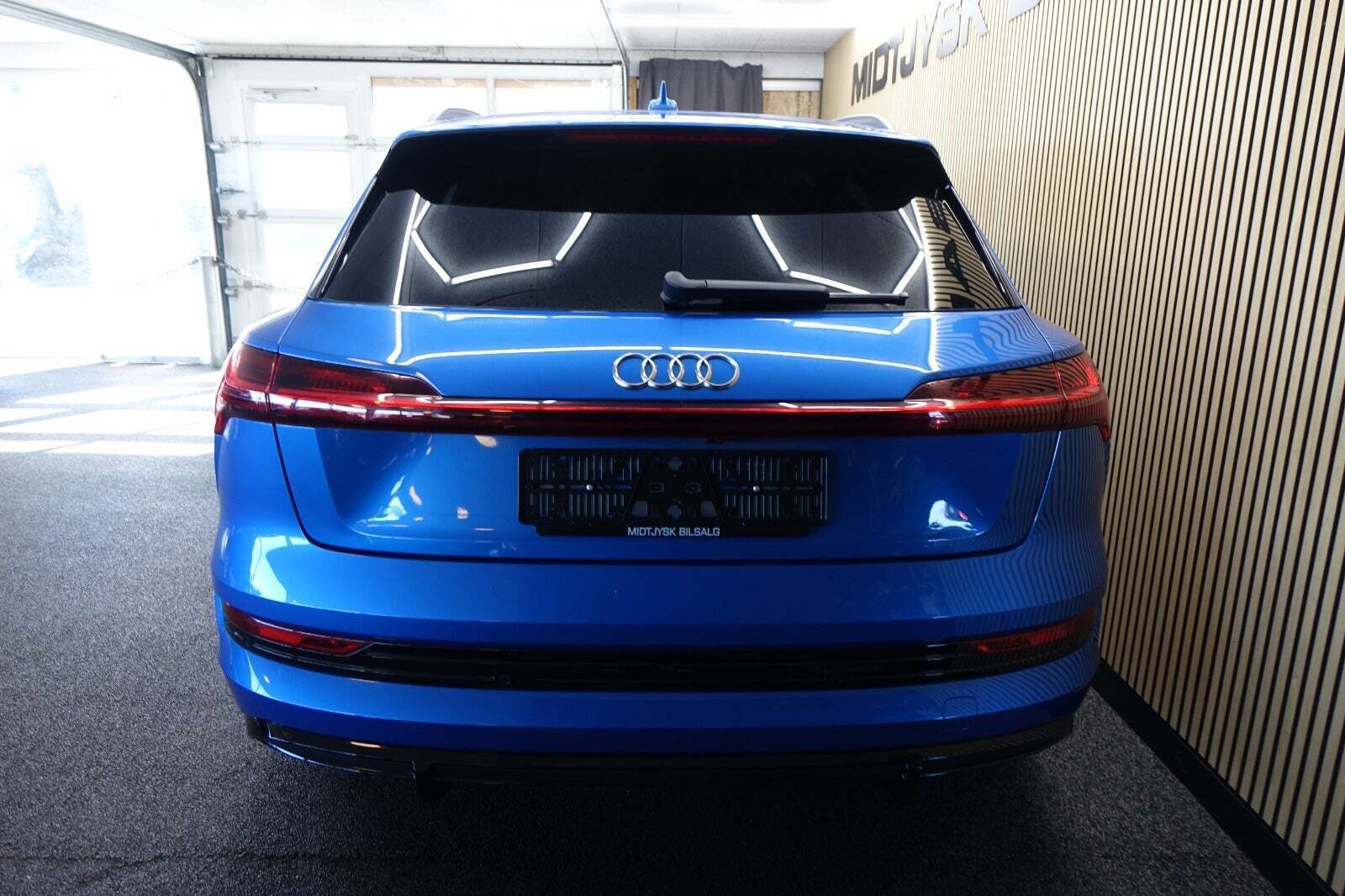 Blå Audi e-tron fra 2021