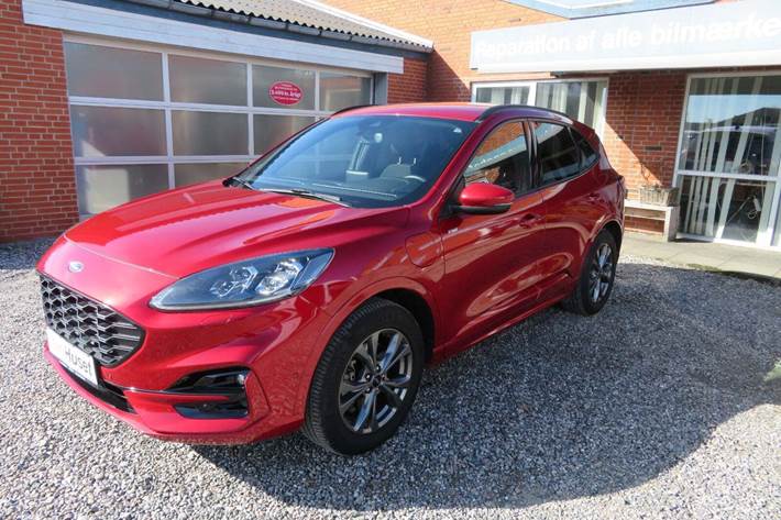 Rød Ford Kuga fra 2021