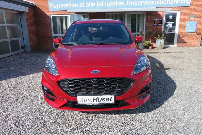 Rød Ford Kuga fra 2021