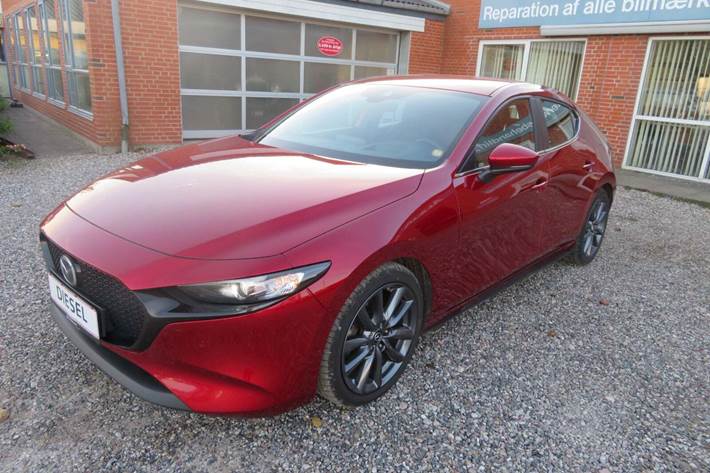 Rød Mazda 3 fra 2019