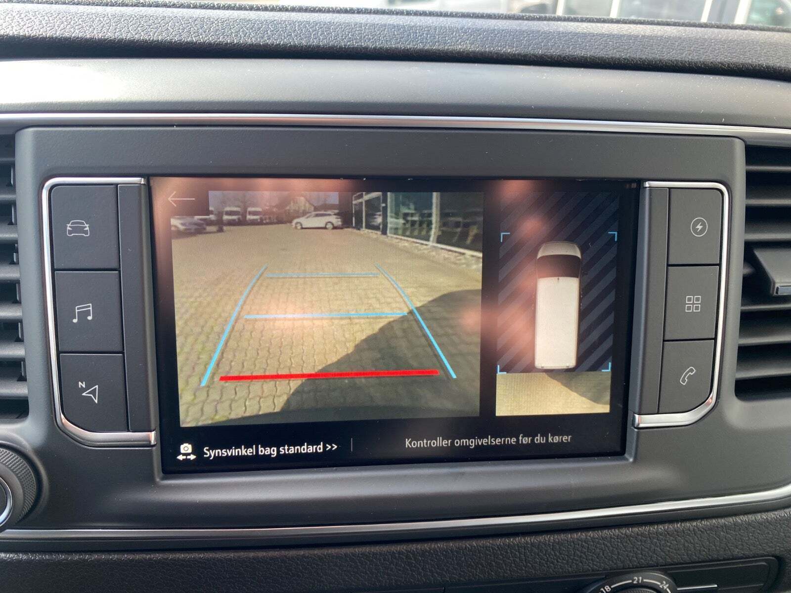 Hvid Opel Vivaro-e fra 2025