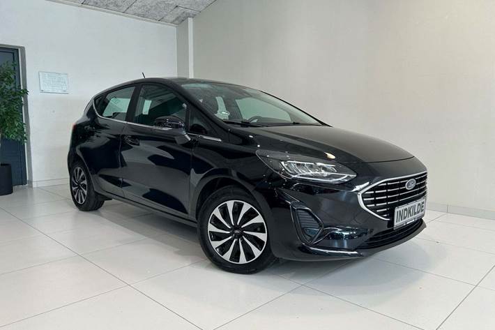 Sort Ford Fiesta fra 2023 set udefra