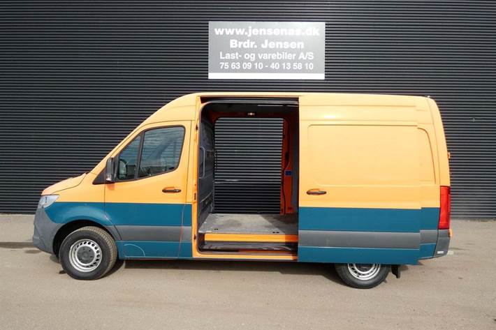 Orange Mercedes Sprinter 316 fra 2020