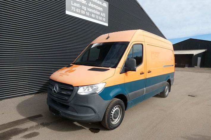 Orange Mercedes Sprinter 316 fra 2020
