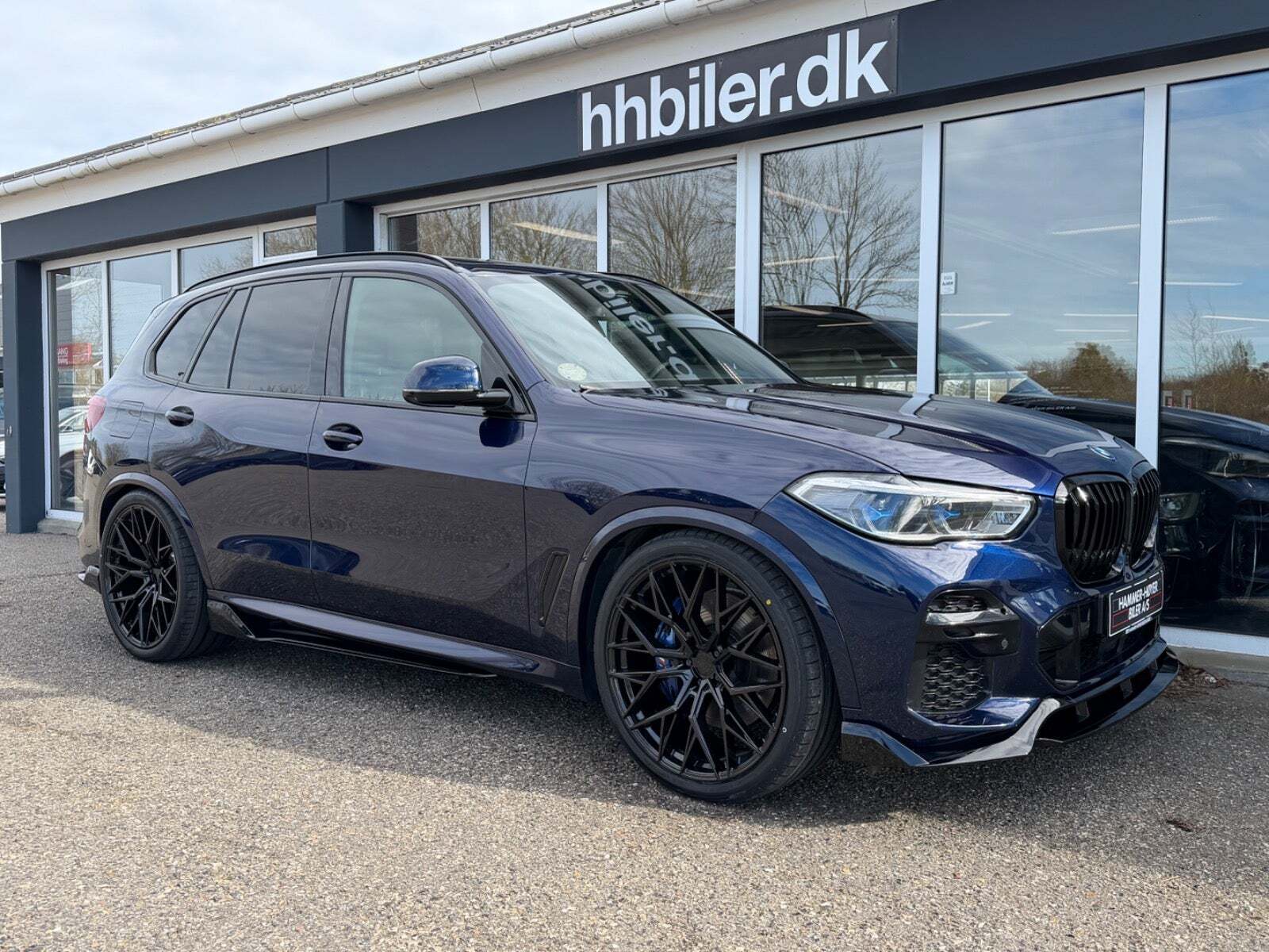 Blå BMW X5 fra 2023
