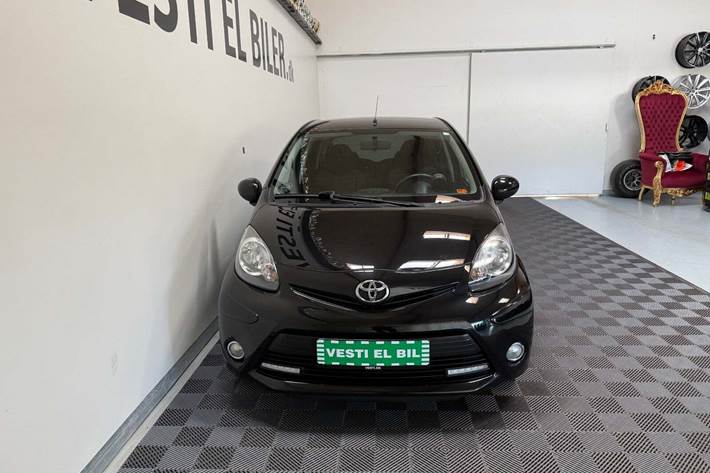 Sort Toyota Aygo fra 2012