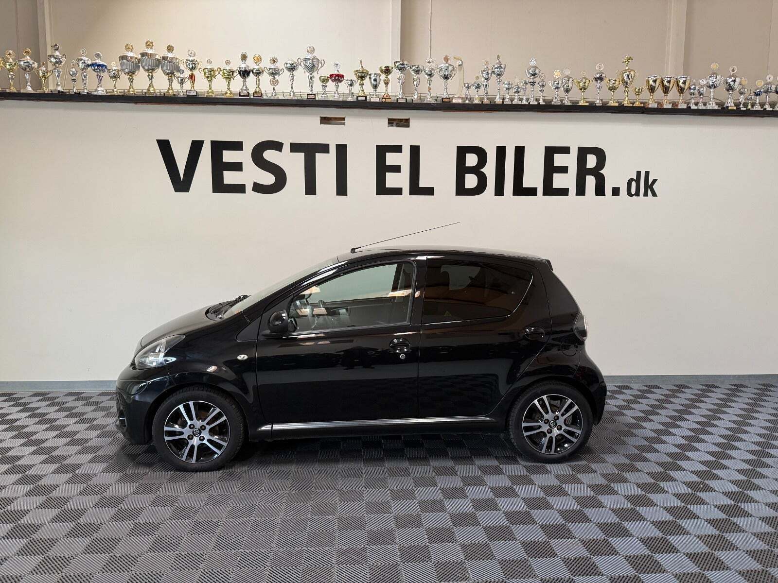 Sort Toyota Aygo fra 2012