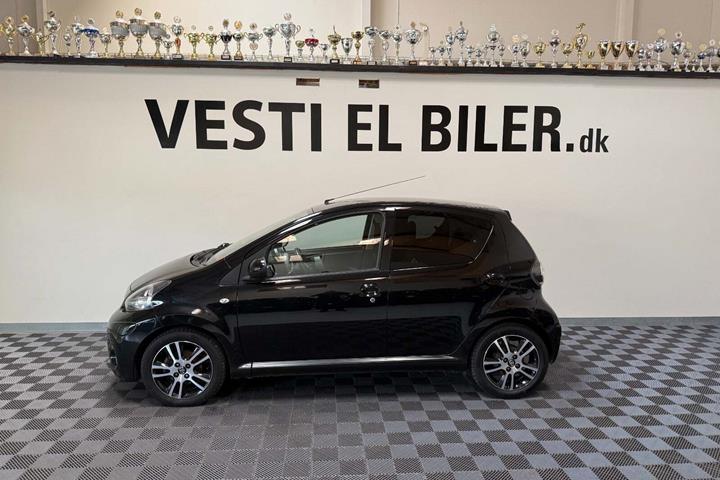 Sort Toyota Aygo fra 2012