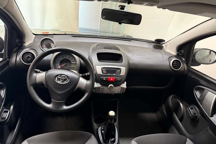 Sort Toyota Aygo fra 2012