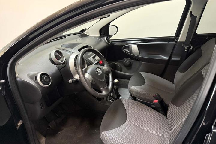 Sort Toyota Aygo fra 2012