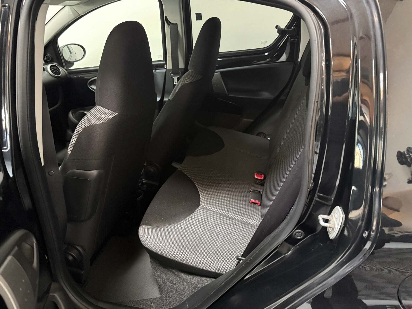 Sort Toyota Aygo fra 2012