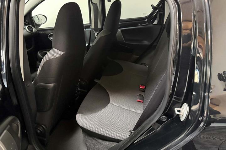 Sort Toyota Aygo fra 2012