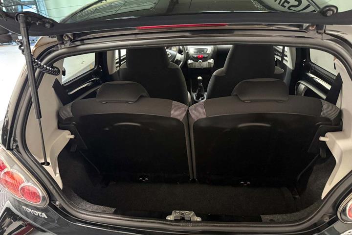 Sort Toyota Aygo fra 2012
