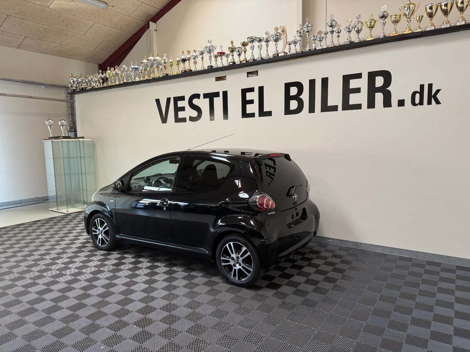 Sort Toyota Aygo fra 2012