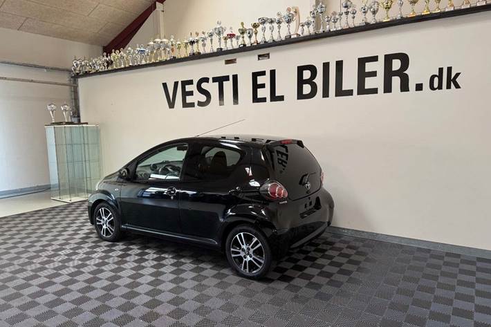 Sort Toyota Aygo fra 2012