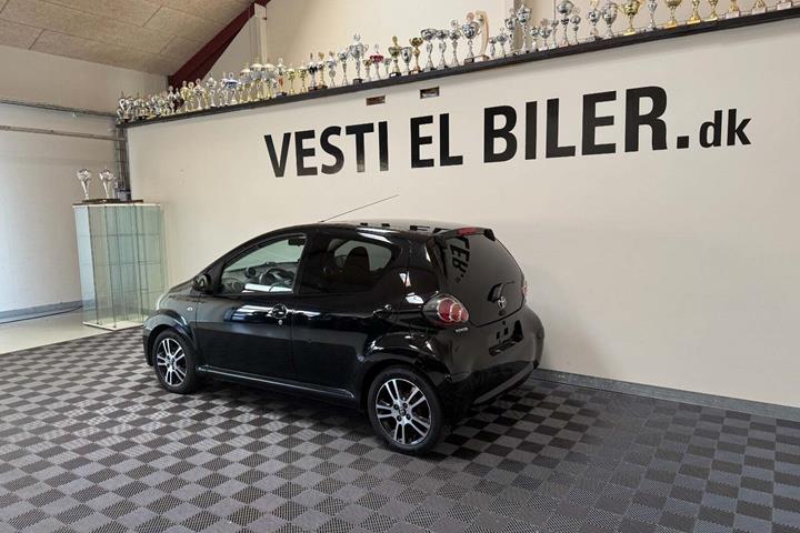 Sort Toyota Aygo fra 2012