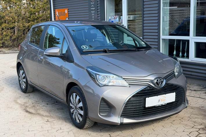 Brun Toyota Yaris fra 2015