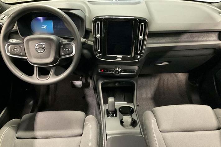 Grøn Volvo EX40 fra 2025