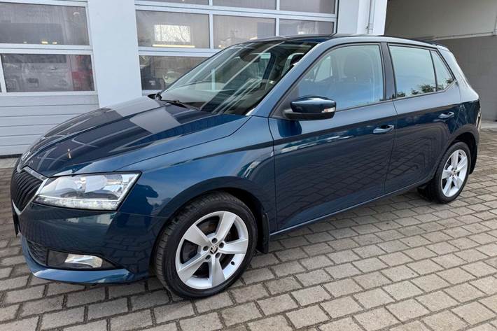 Blå Skoda Fabia fra 2021