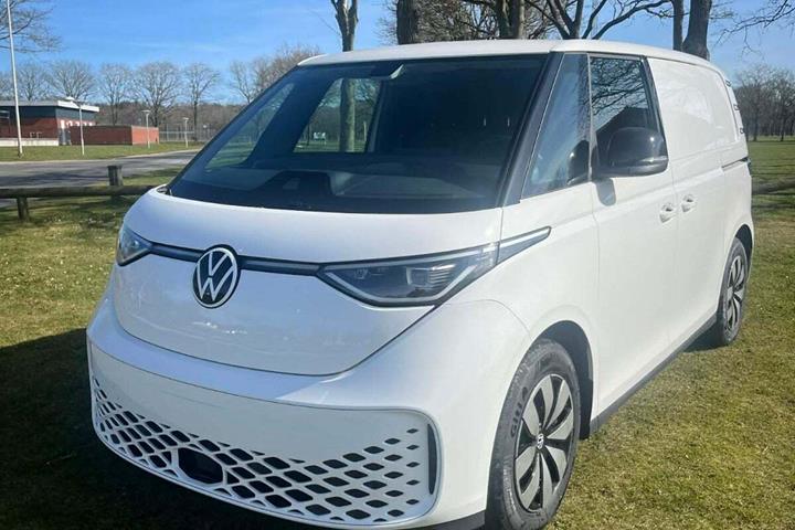 Hvid VW ID.Buzz fra 2026 set udefra
