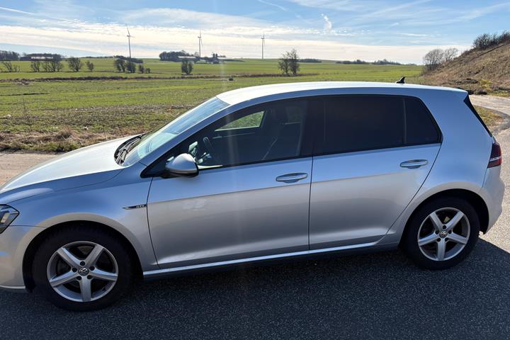 Sølv VW Golf VII fra 2016