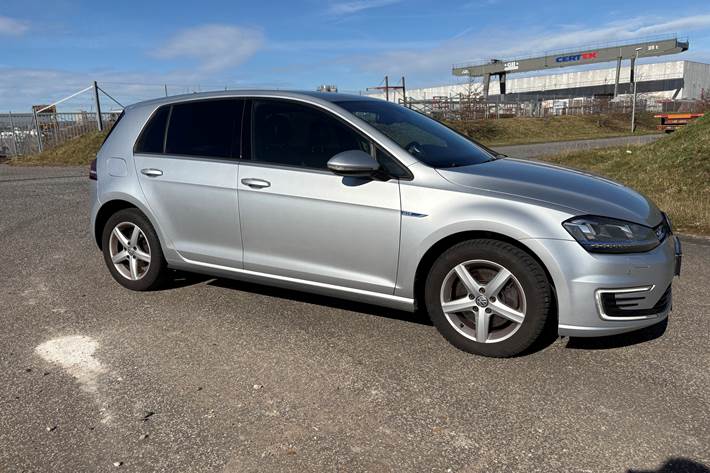 Sølv VW Golf VII fra 2016