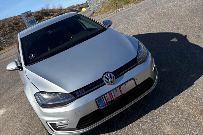 Sølv VW Golf VII fra 2016