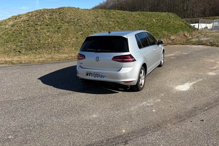 Sølv VW Golf VII fra 2016