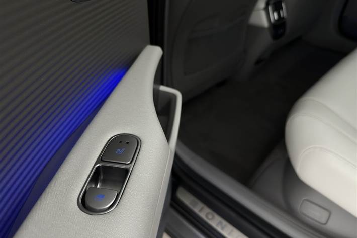 Grå Hyundai Ioniq 6 fra 2023