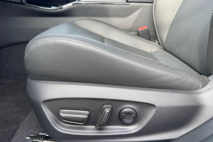 Hvid Toyota Prius Plug-in fra 2024