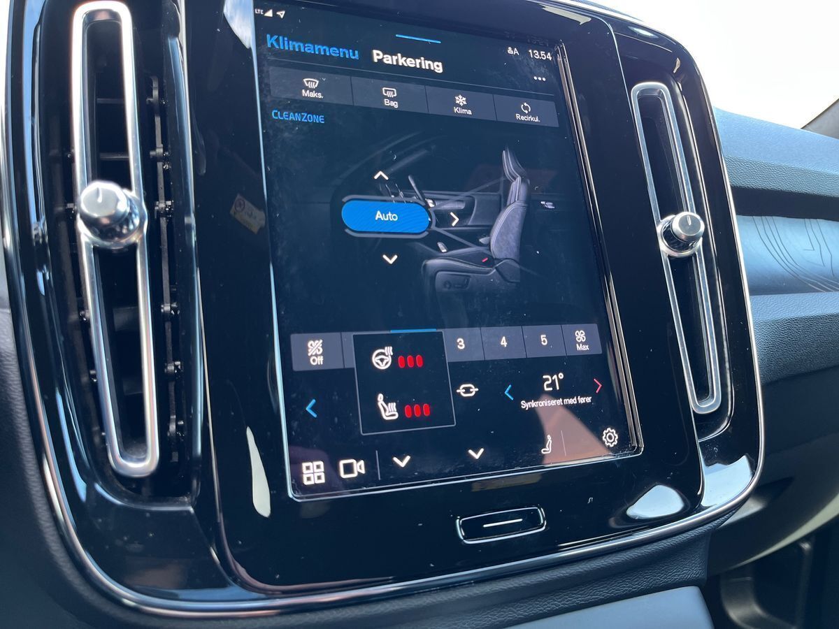 Sort Volvo XC40 fra 2023