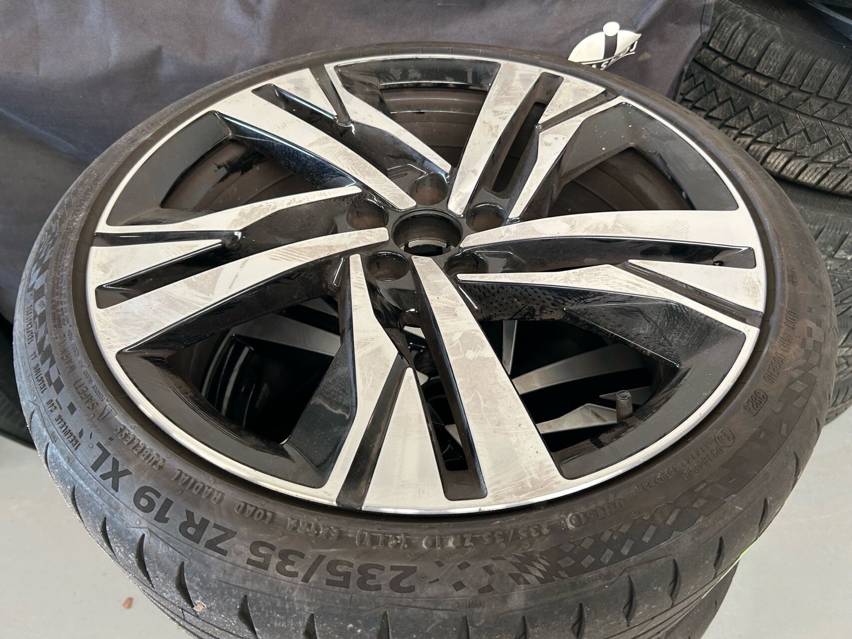 Grå Peugeot 308 fra 2022