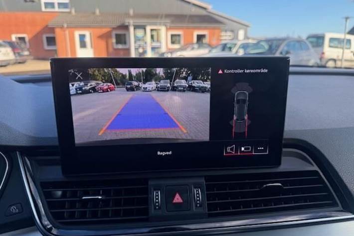 Grå Audi Q5 fra 2022