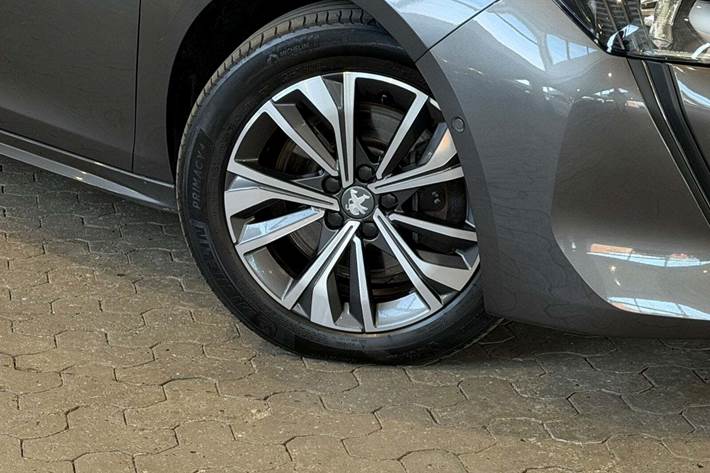 Grå Peugeot 508 fra 2021
