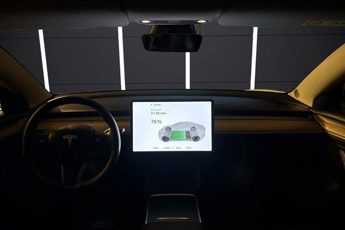 Hvid Tesla Model 3 fra 2021