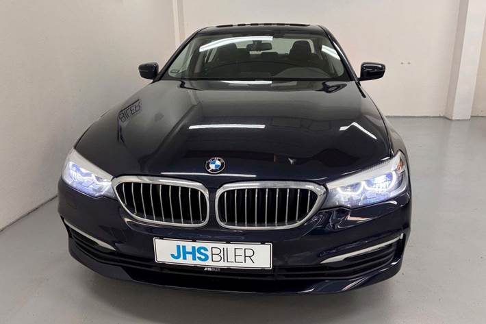 Blå BMW 530i fra 2018