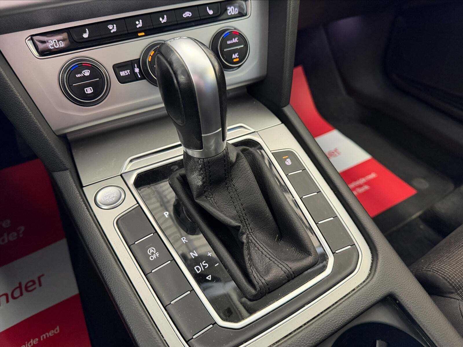 Grå VW Passat fra 2017