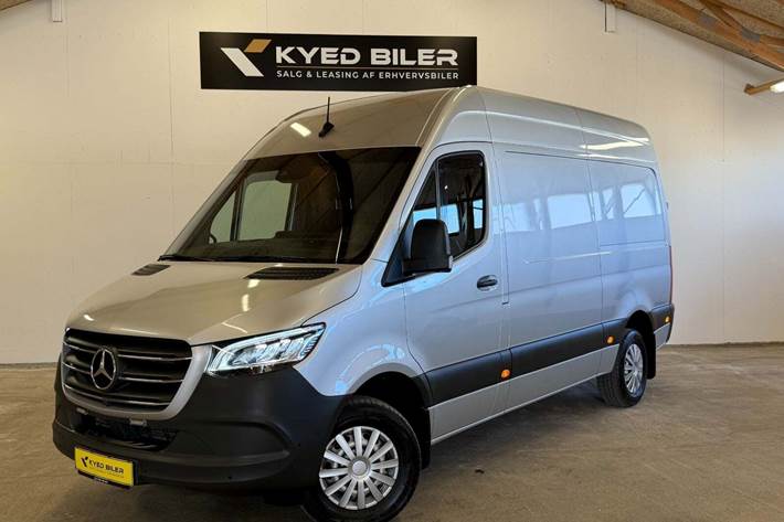 Sølv Mercedes Sprinter 319 fra 2022