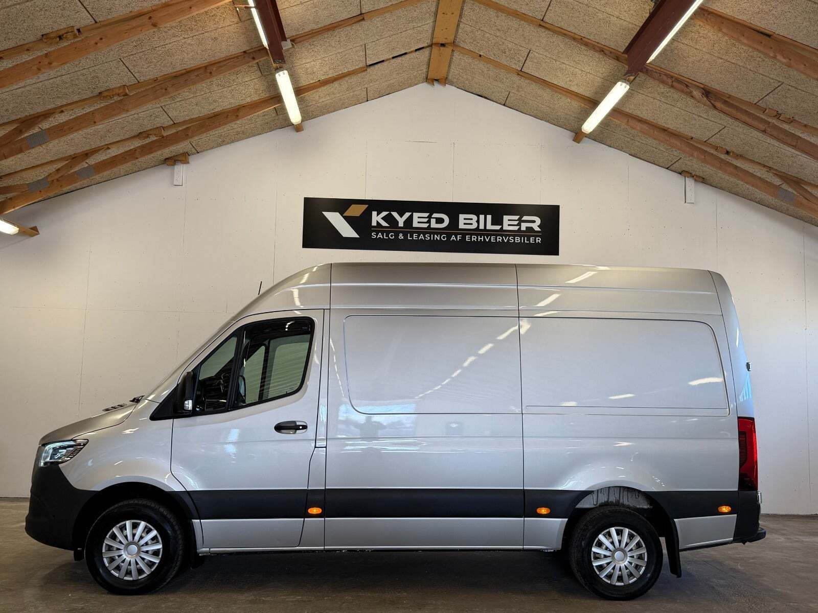 Mercedes Sprinter 319 2,0 CDi A2 Kassevogn aut. RWD