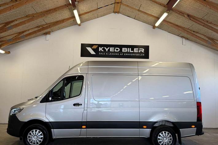 Sølv Mercedes Sprinter 319 fra 2022